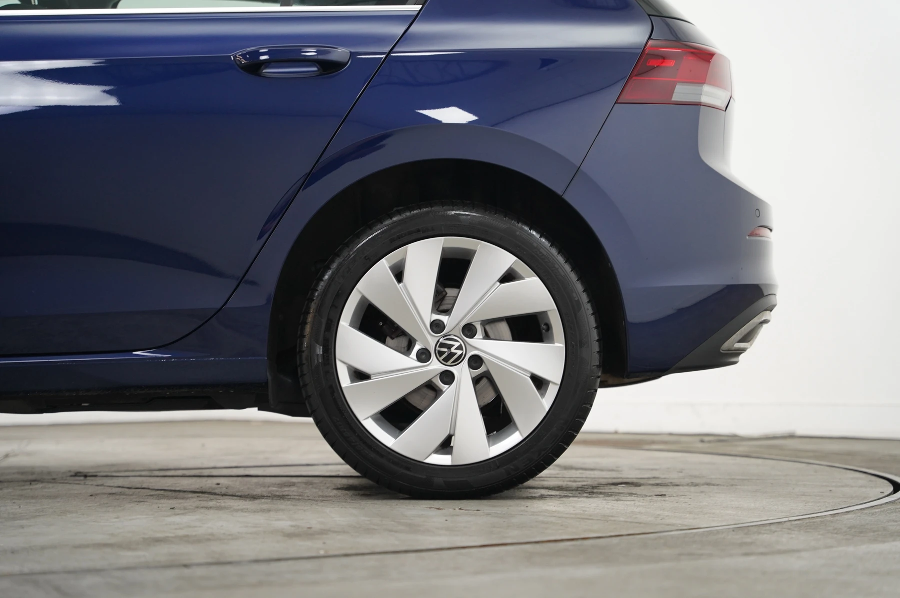 Volkswagen-Golf-image-29