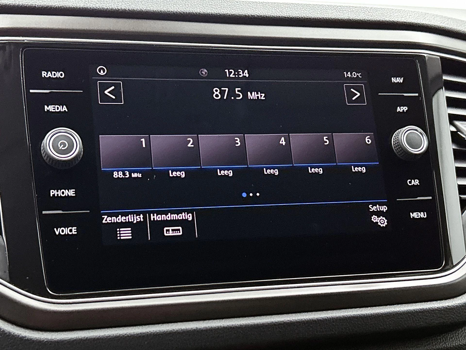 Volkswagen-T-Roc-image-6