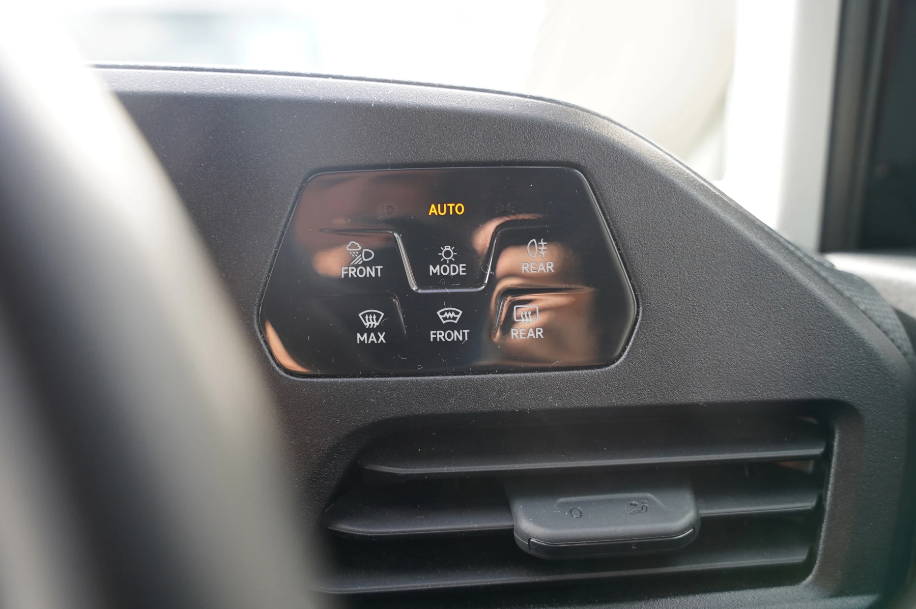 Volkswagen-Caddy-image-20