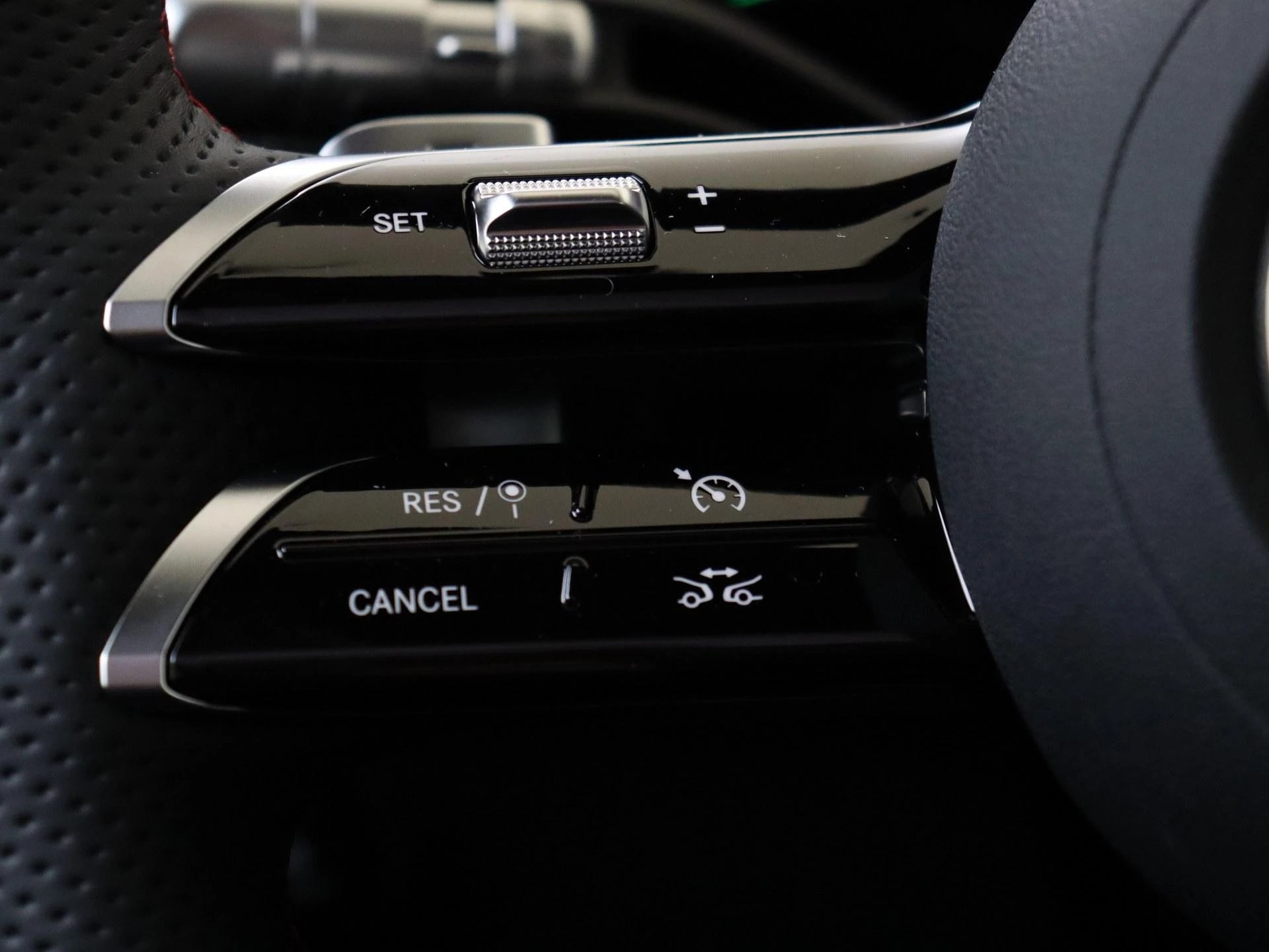 Mercedes-Benz-CLA-image-12