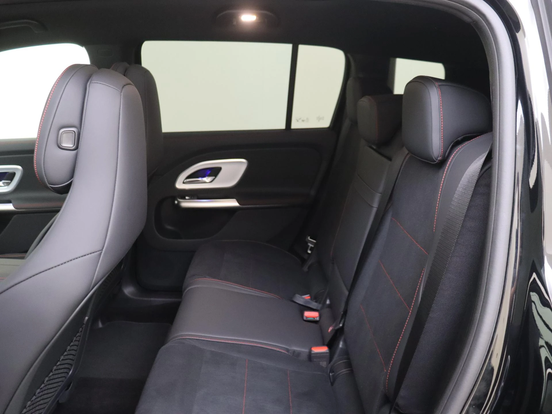 Mercedes-Benz-GLB-image-15