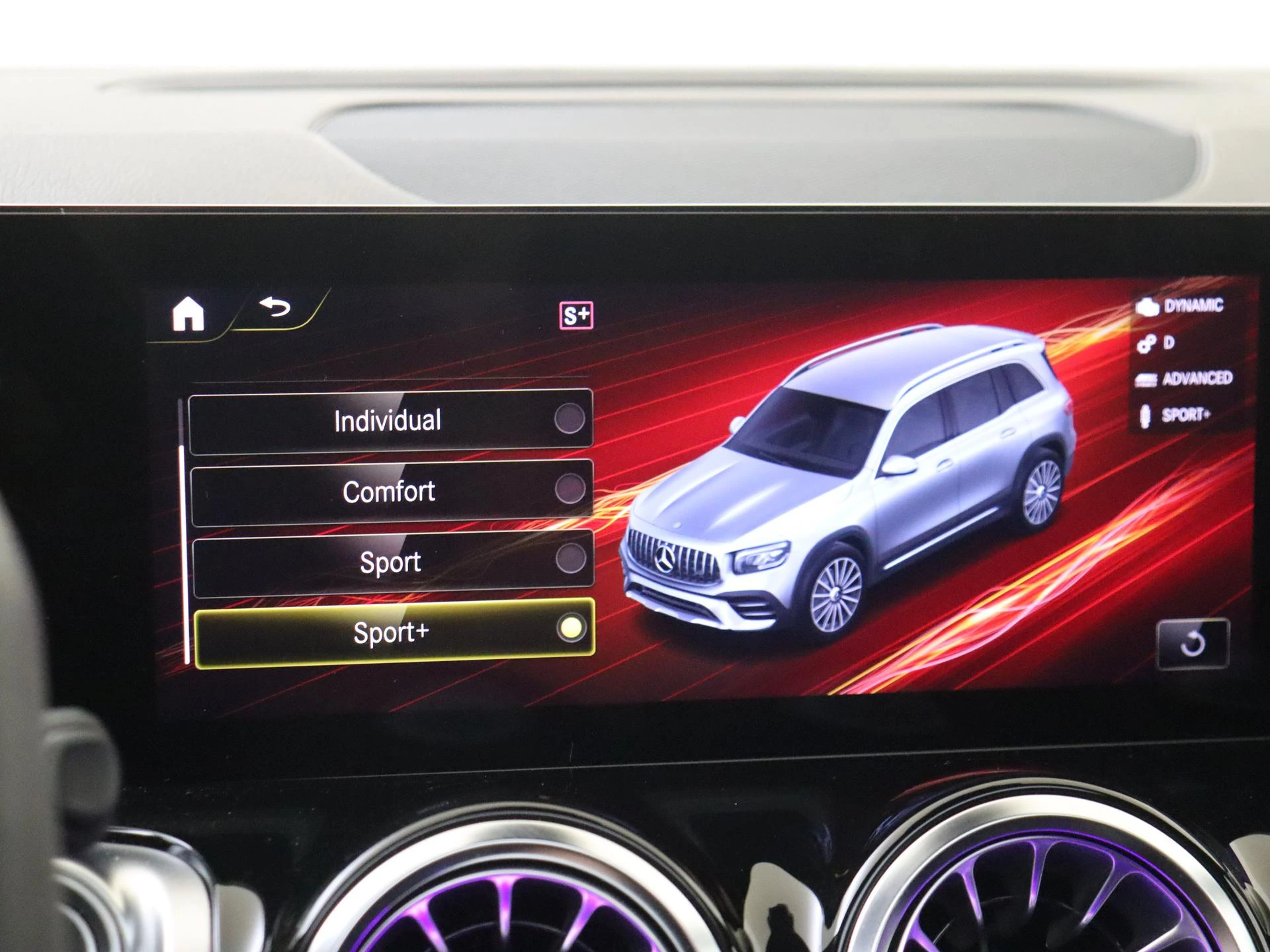 Mercedes-Benz-GLB-image-24