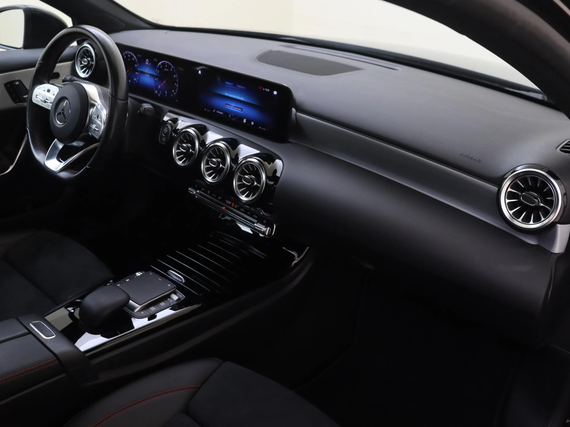 Mercedes-Benz-A-Klasse-image-10