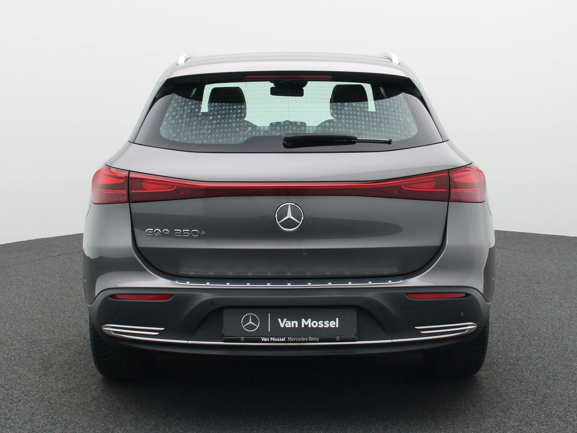 Mercedes-Benz-EQA-image-4