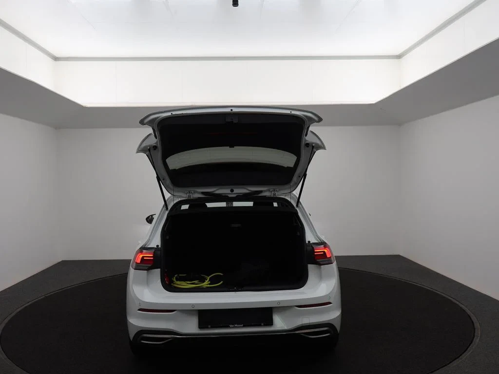 Volkswagen-Golf-image-10