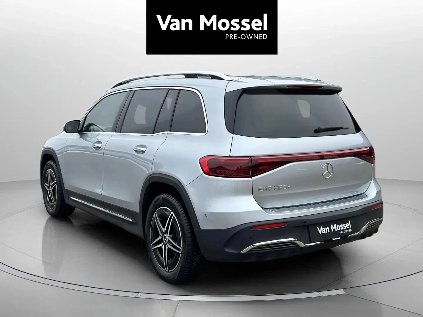 Mercedes-Benz-EQB-image-6