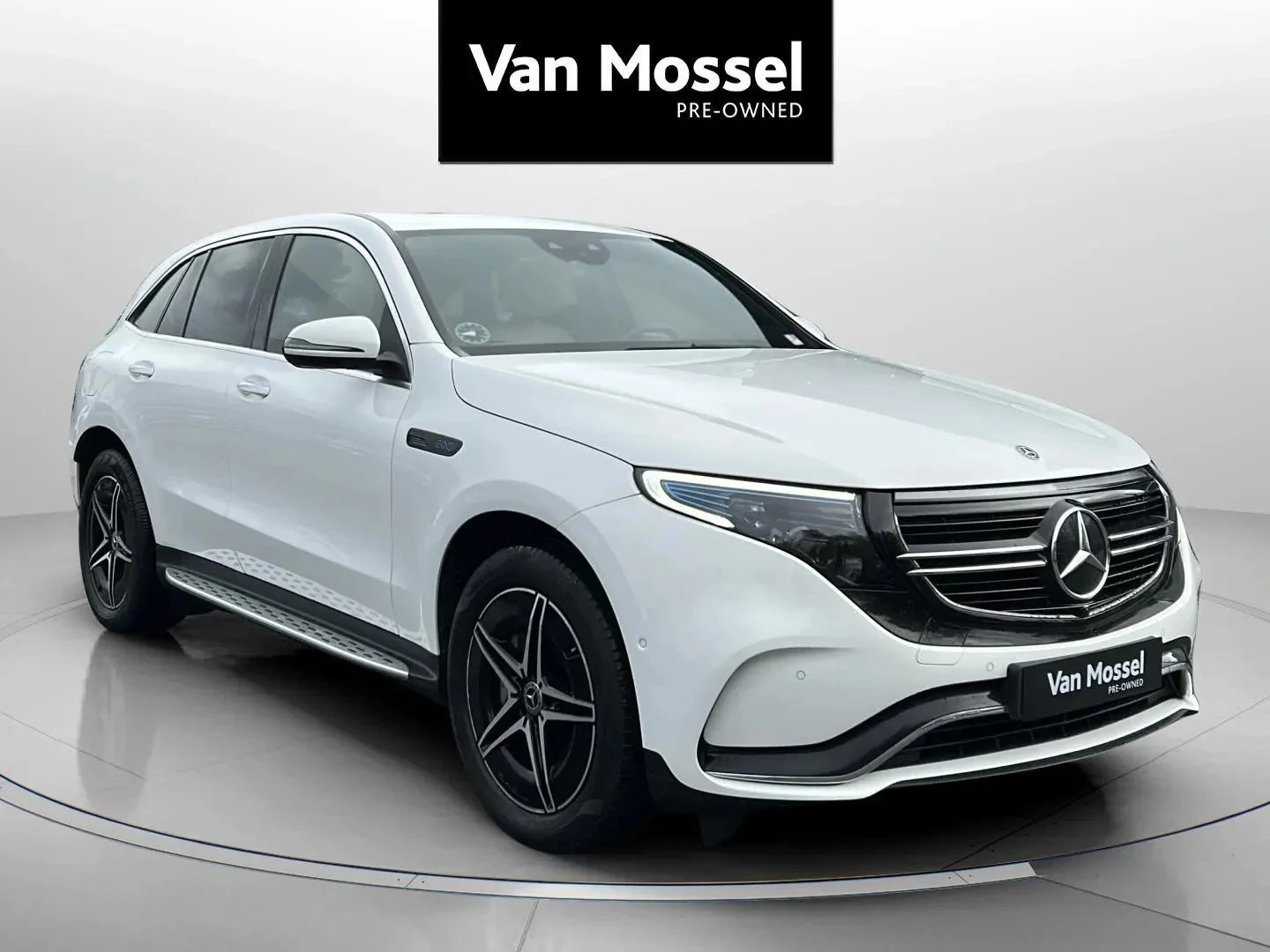 Mercedes-Benz-EQC-image-2
