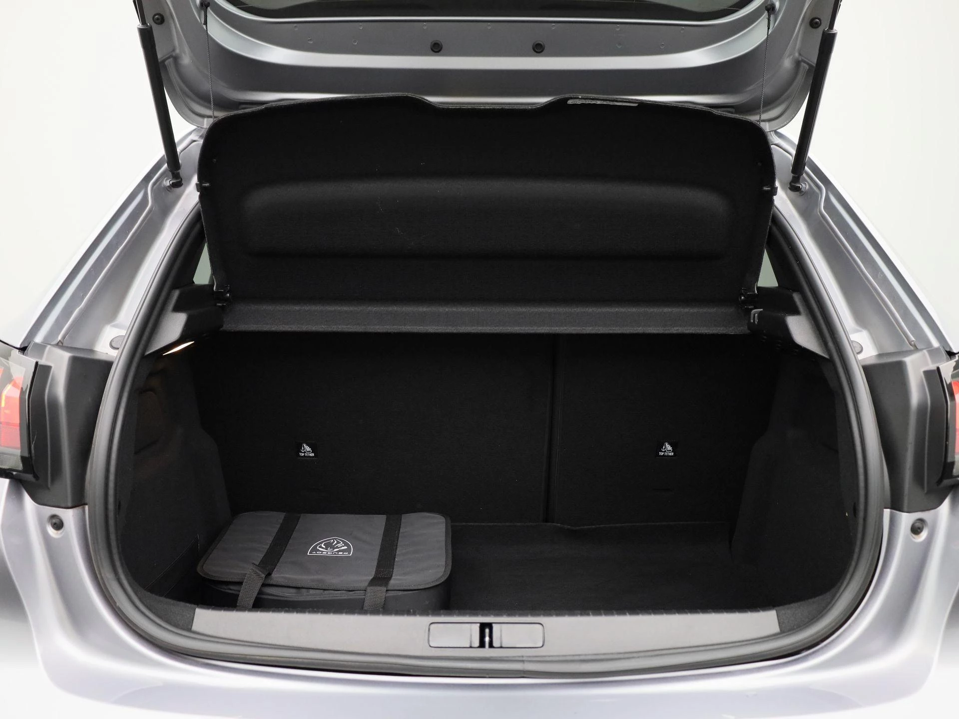 Peugeot-e-208-image-14