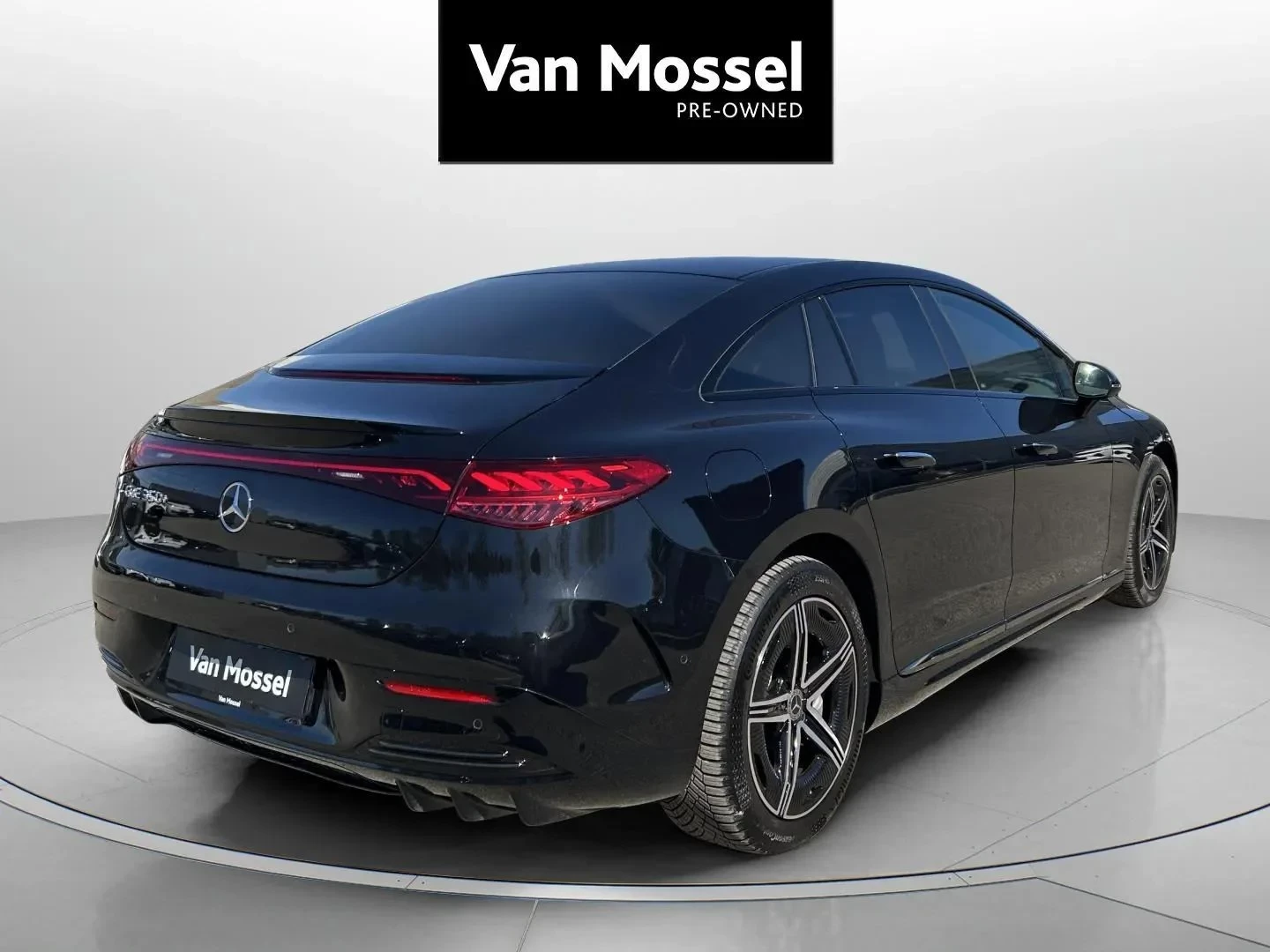 Mercedes-Benz-EQE-image-4