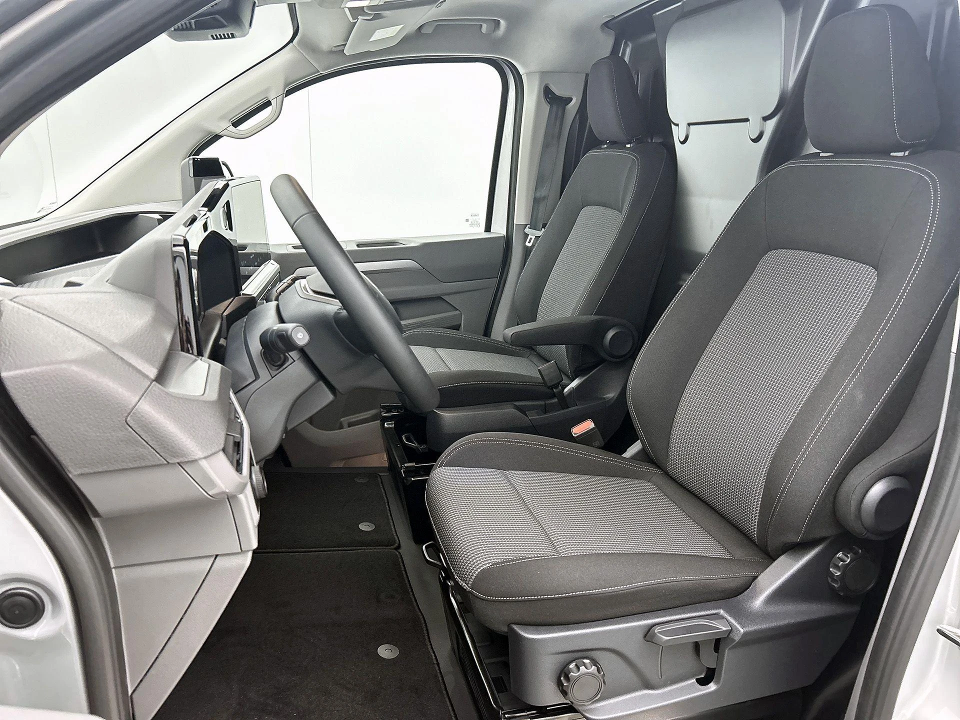 Volkswagen-Transporter-image-37