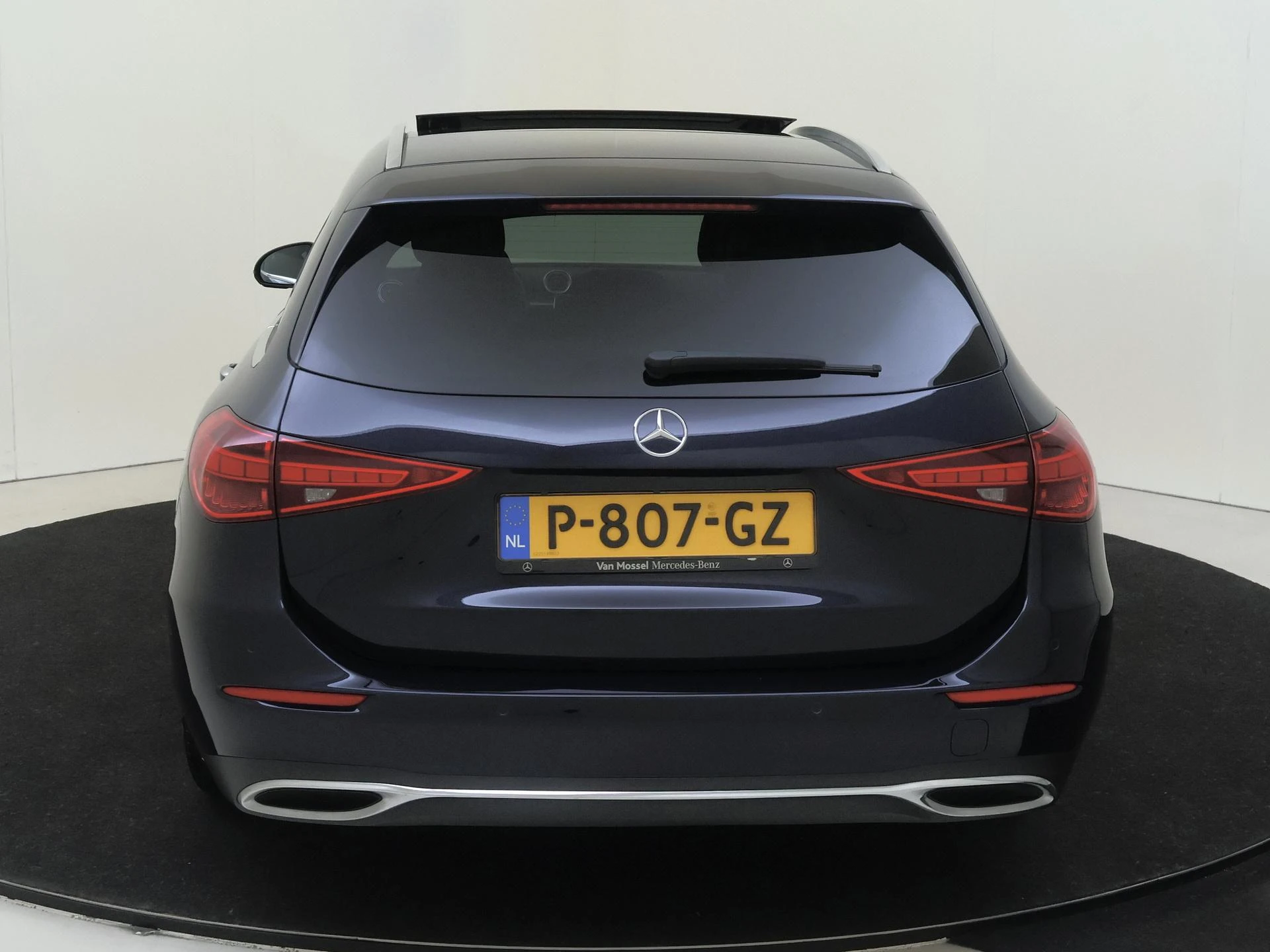 Mercedes-Benz-C-Klasse-image-6