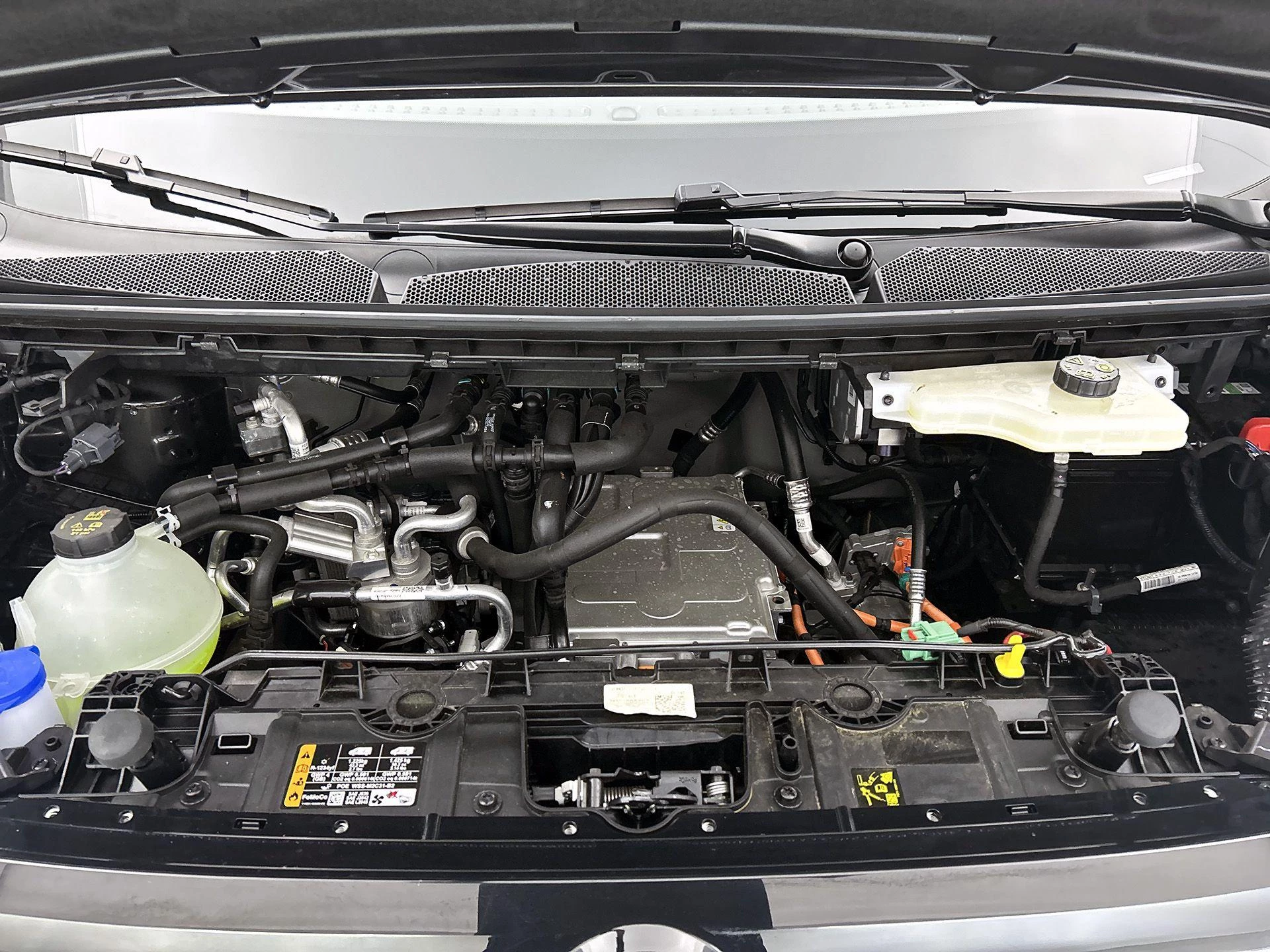 Volkswagen e-Transporter Bulli L2H1 218PK