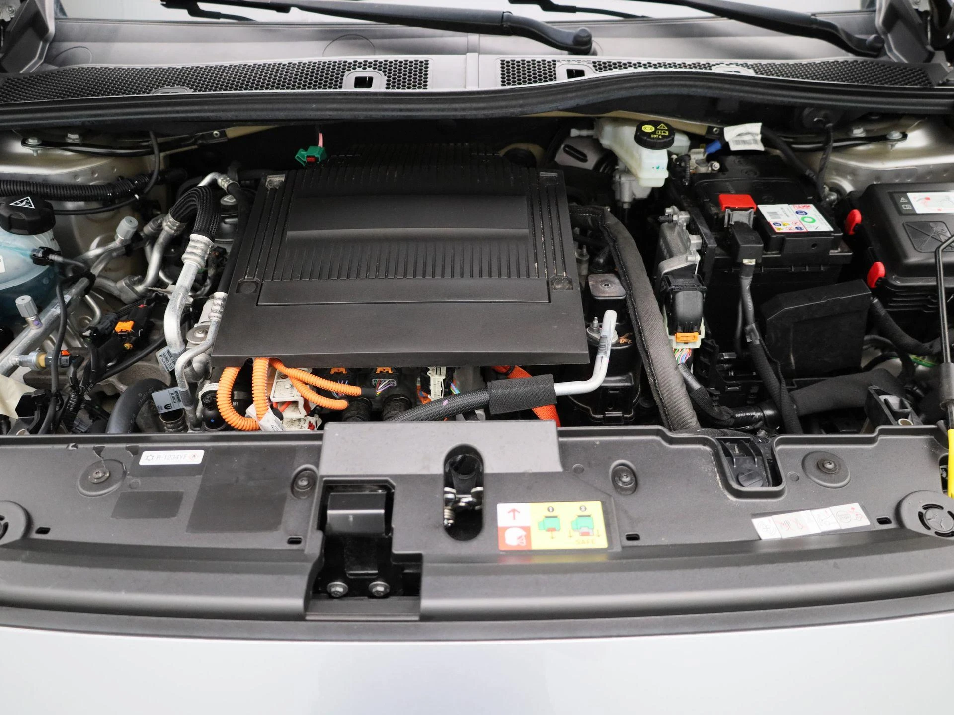 Peugeot-e-208-image-33