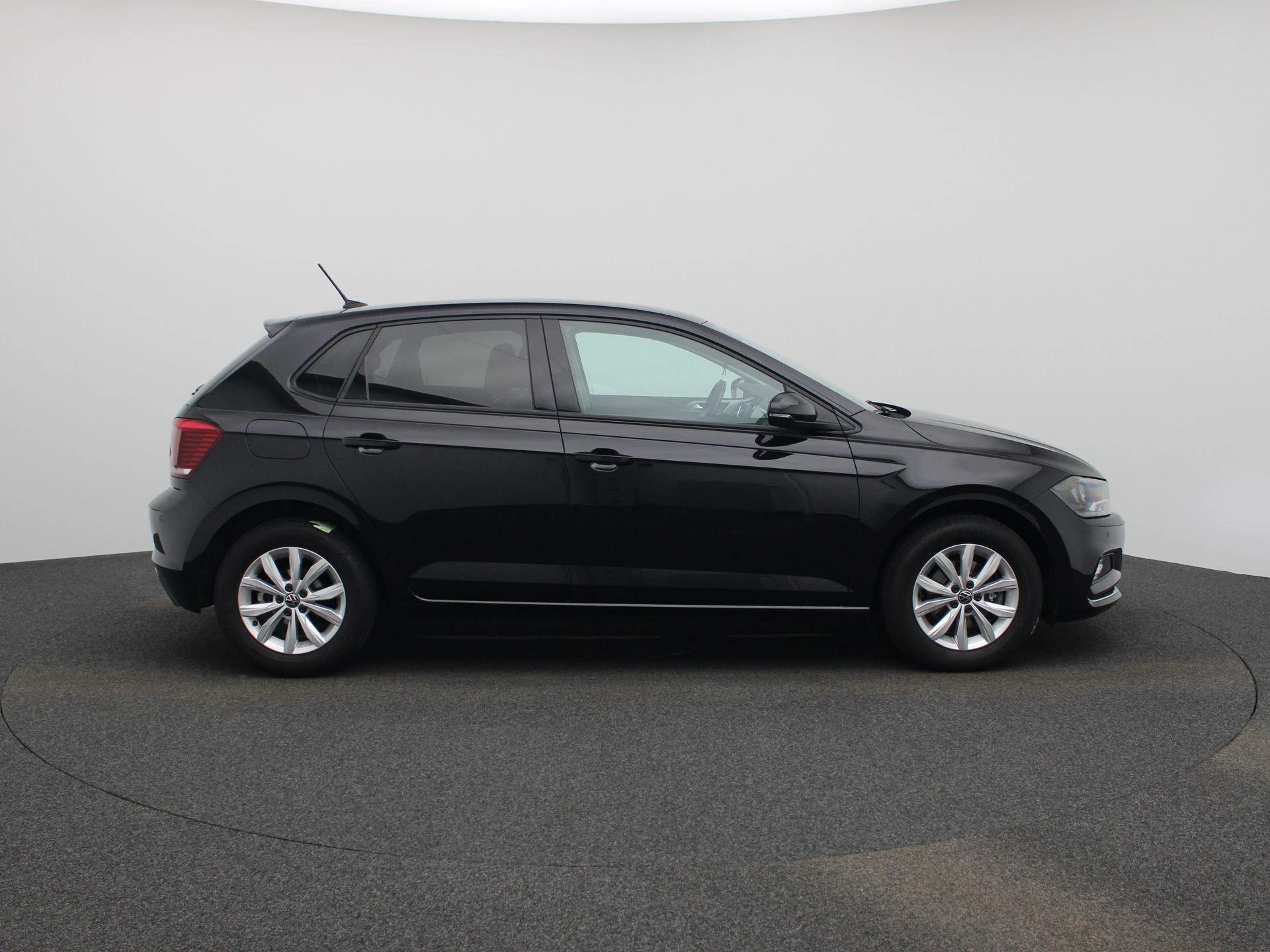 Volkswagen-Polo-image-5