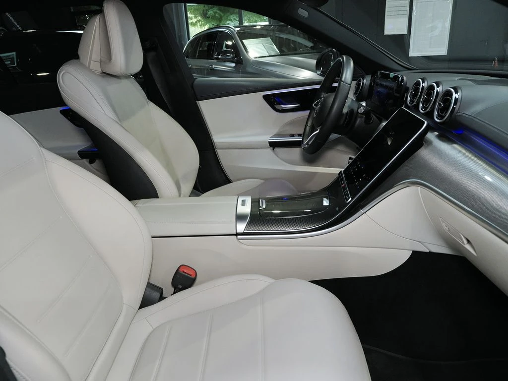 Mercedes-Benz-C-Klasse 300 d-image-11