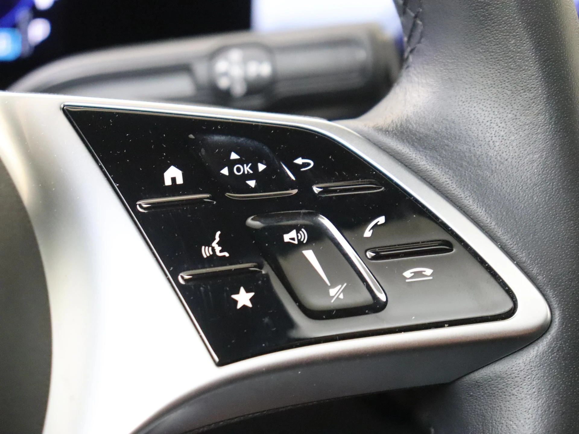 Mercedes-Benz-EQB-image-13