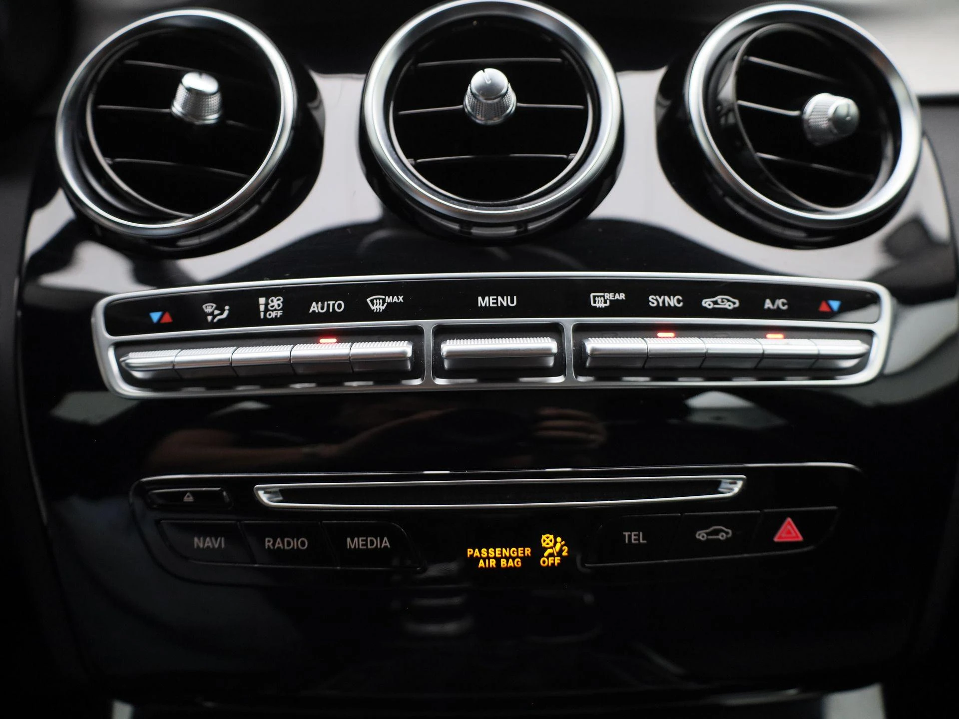 Mercedes-Benz-C-Klasse-image-17