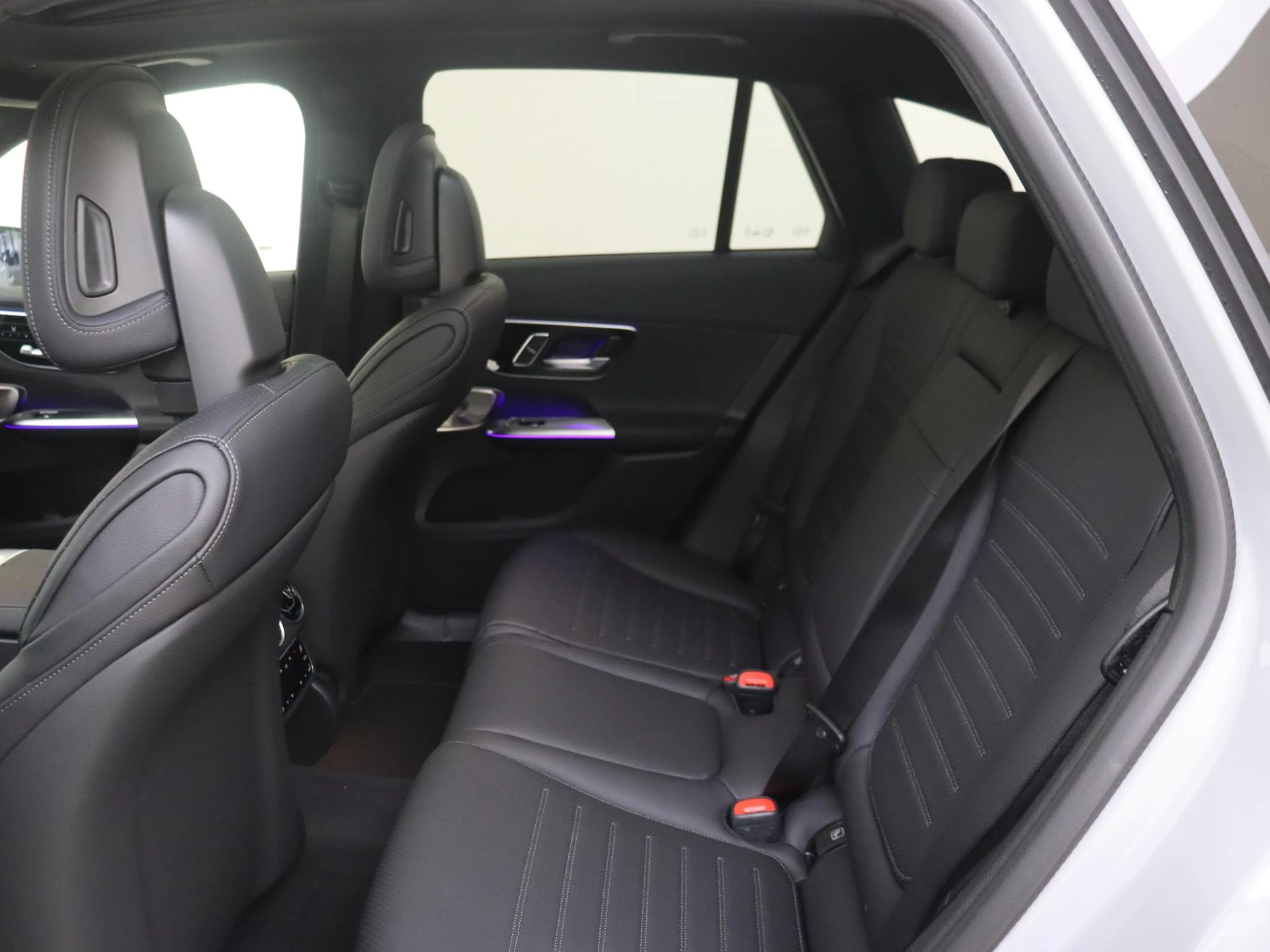 Mercedes-Benz-GLC-image-15