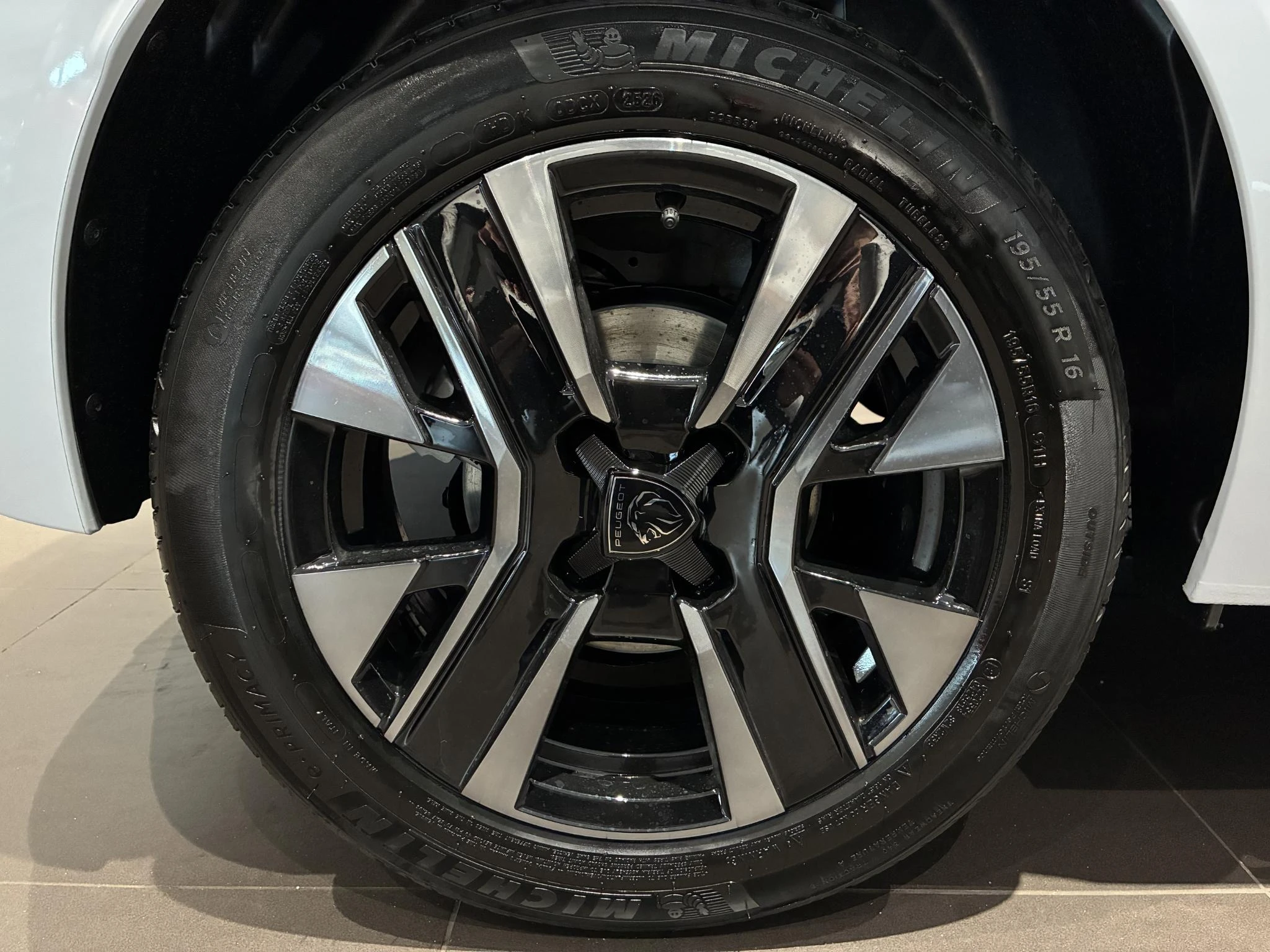 Peugeot-208-image-2
