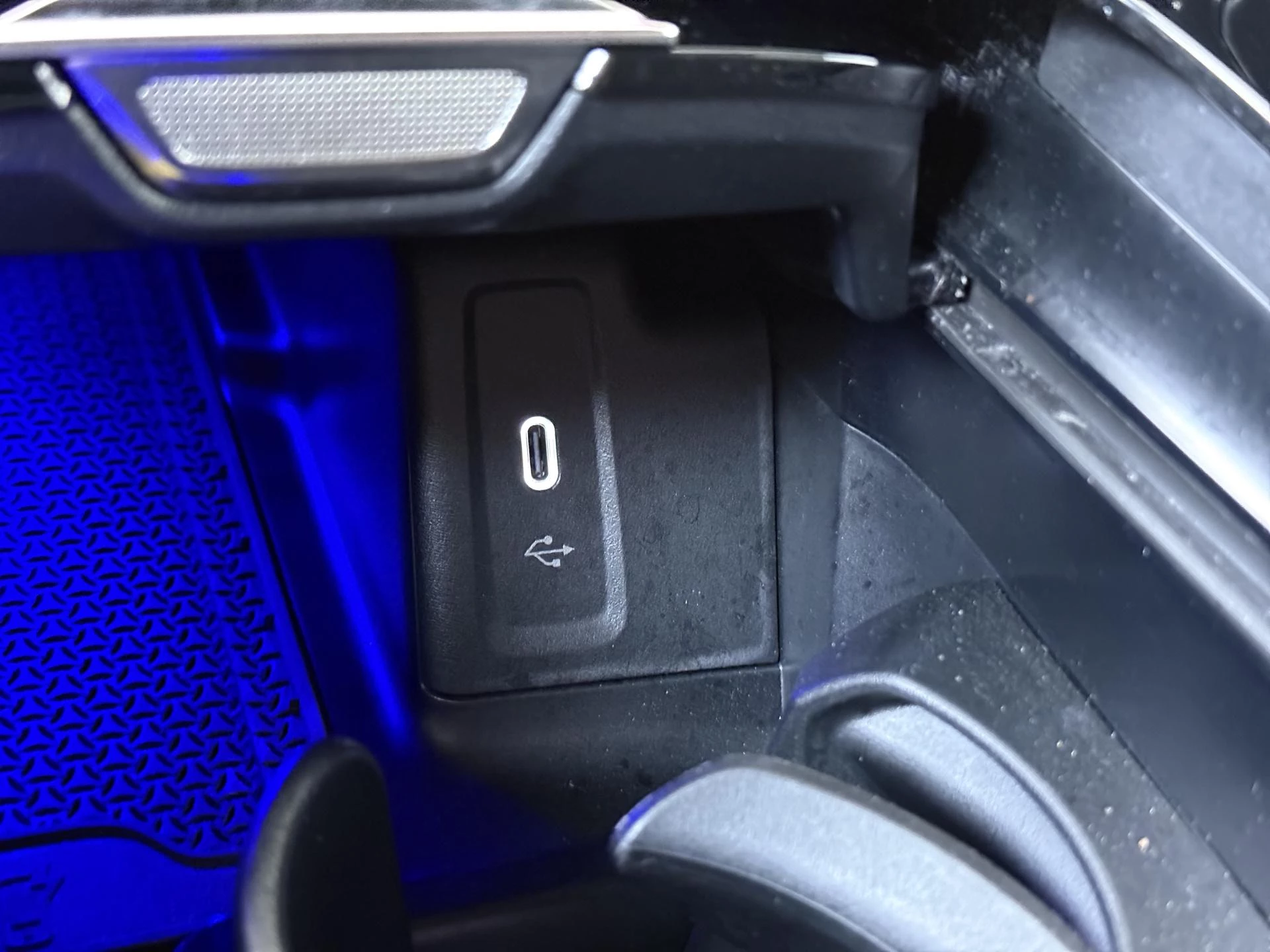 Mercedes-Benz-GLC-image-23