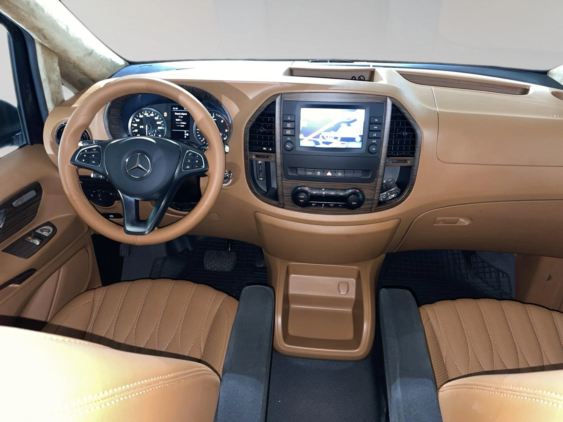 Mercedes-Benz-Vito-image-4
