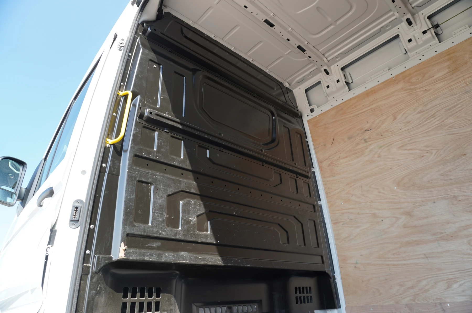 Volkswagen-Crafter-image-11