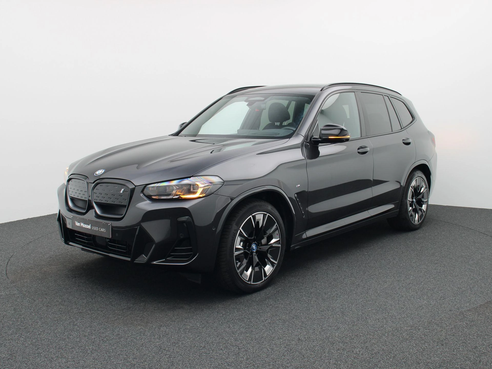 BMW-iX3-image-0