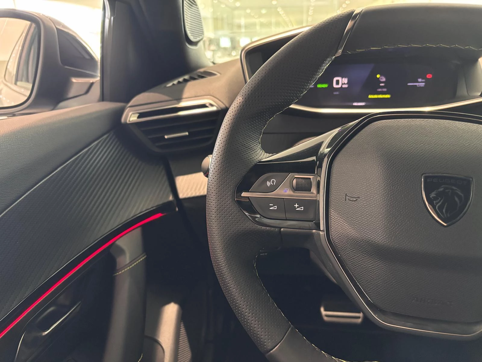 Peugeot e-2008 EV GT 54 kWh