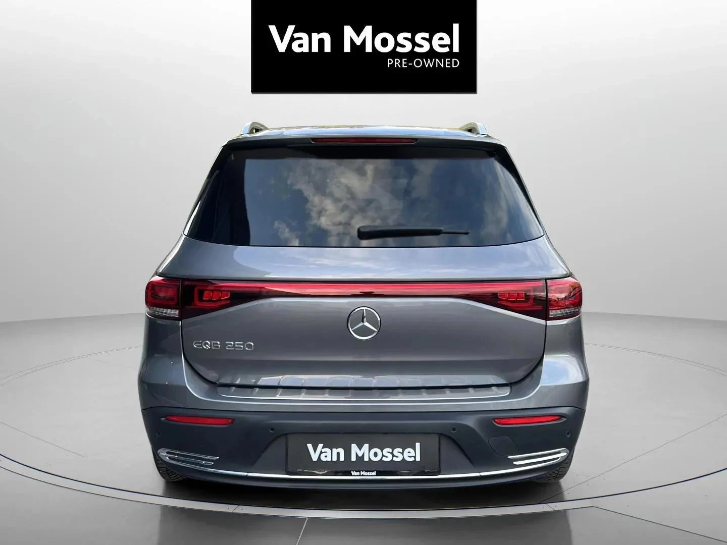 Mercedes-Benz-EQB-image-5