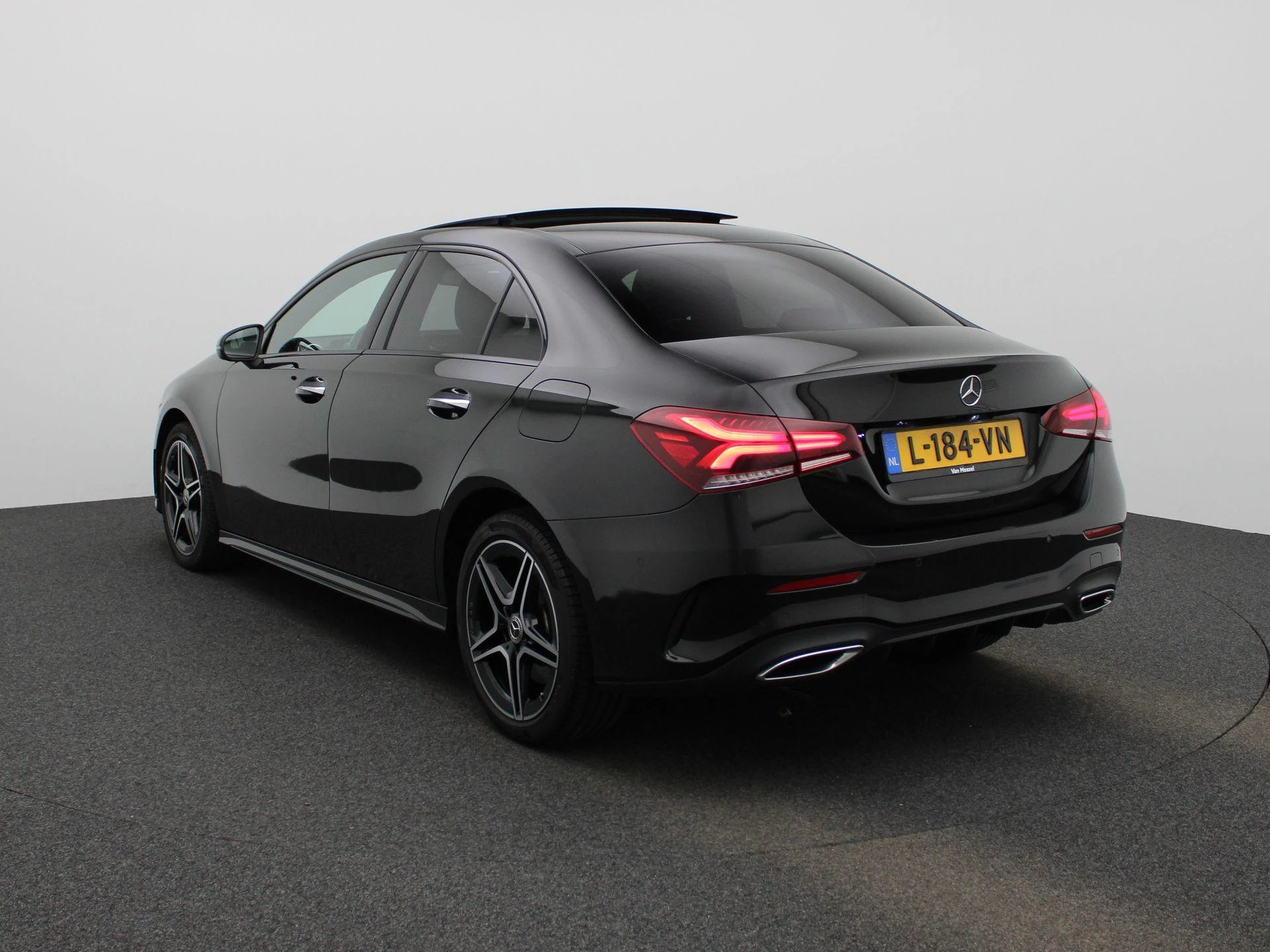 Mercedes-Benz-A-Klasse-image-1