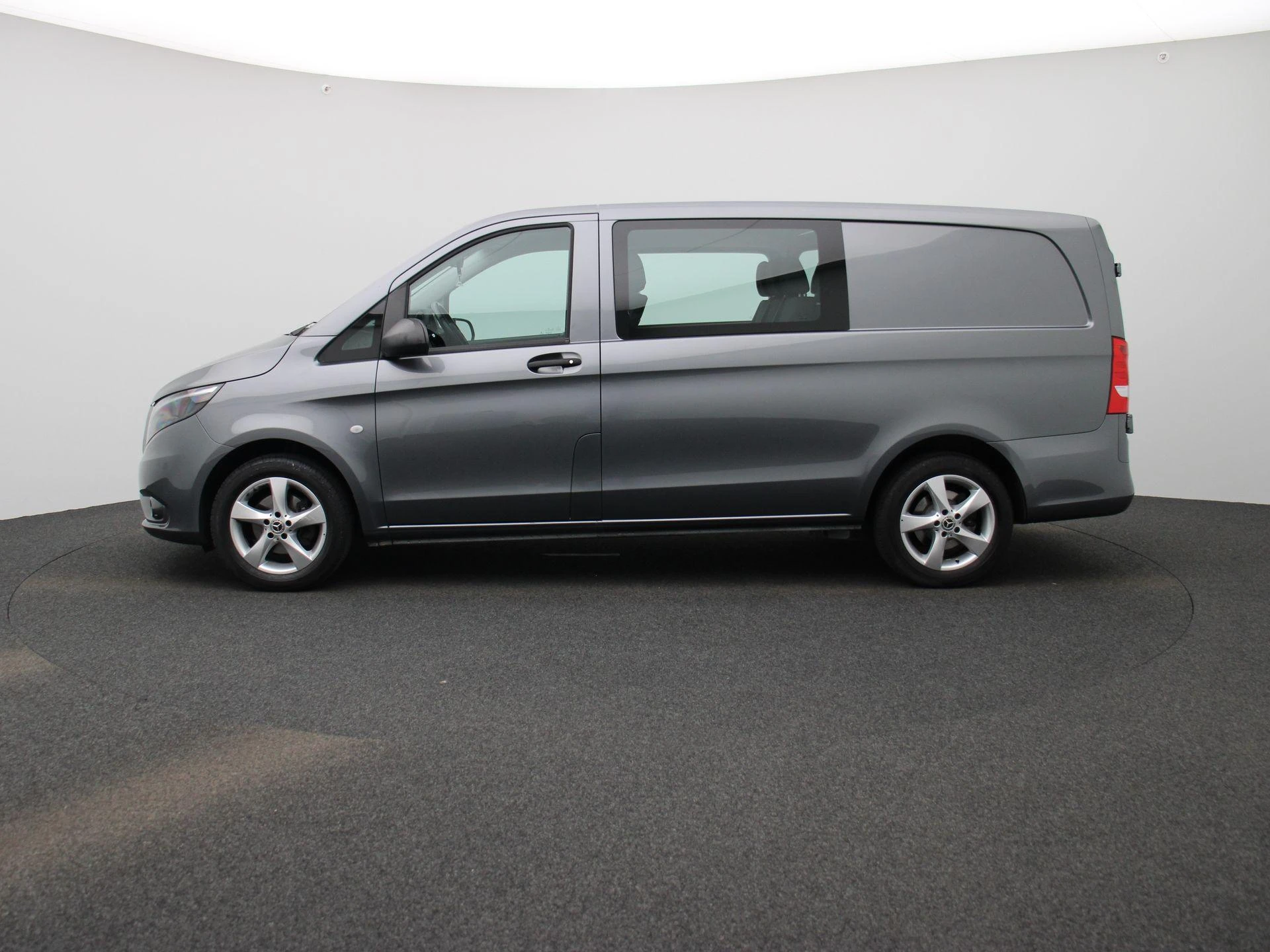 Mercedes-Benz-Vito-image-4