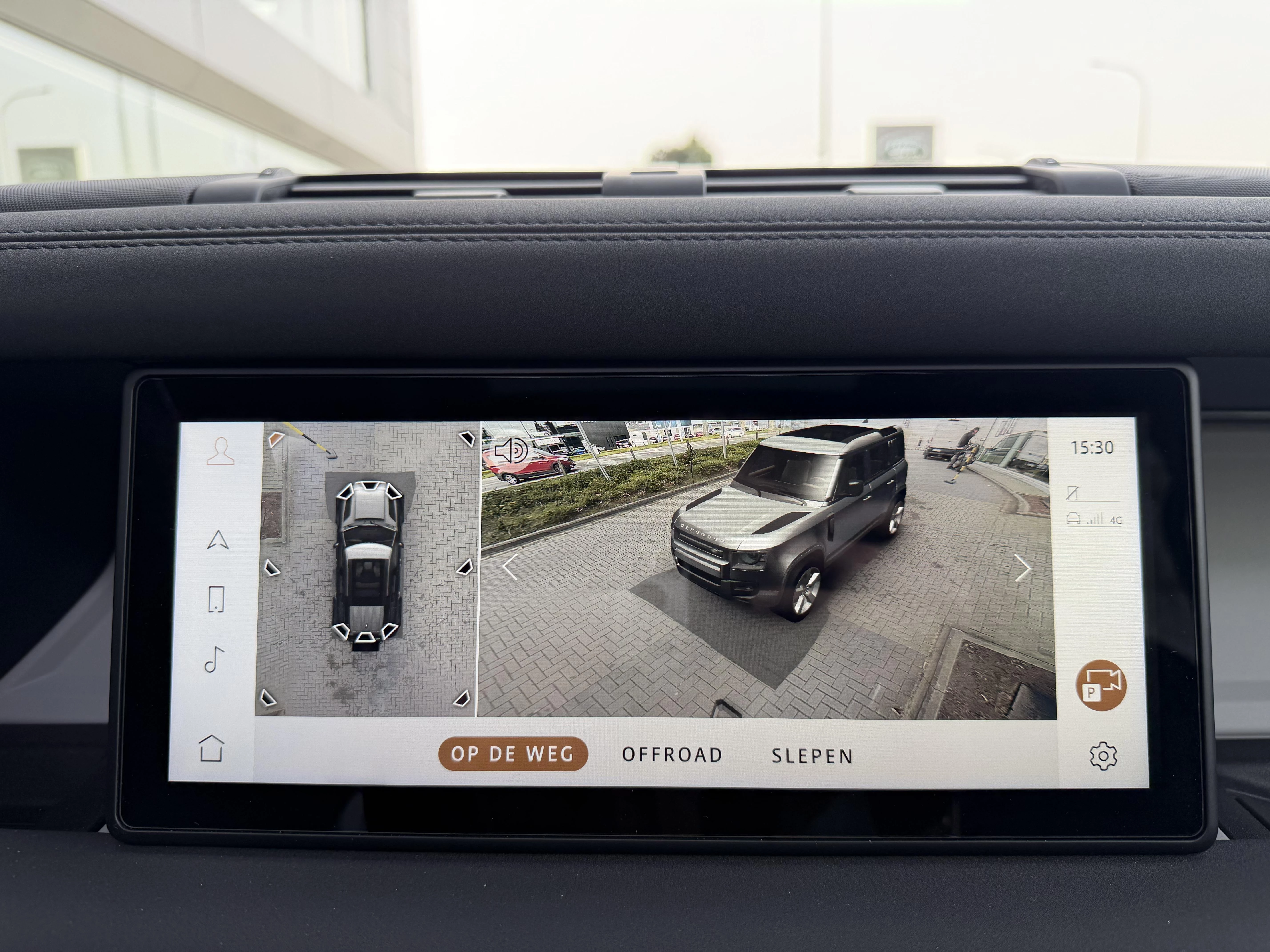 Land Rover Defender 110 D250 SE AWD