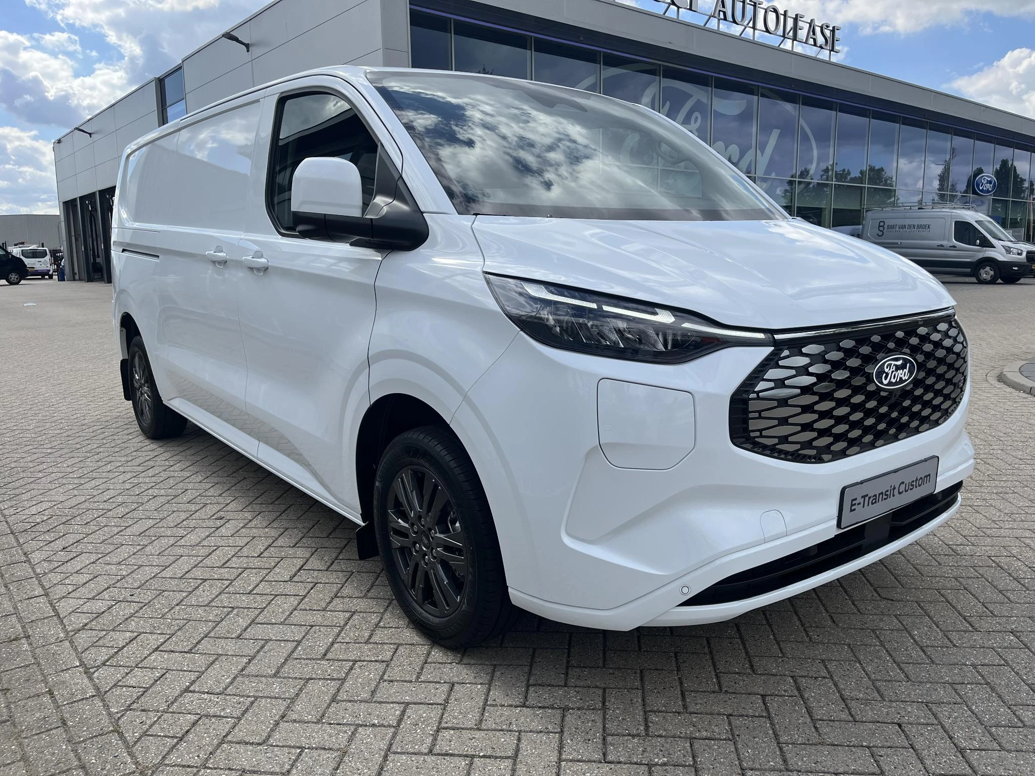 Ford-E-Transit-image-2