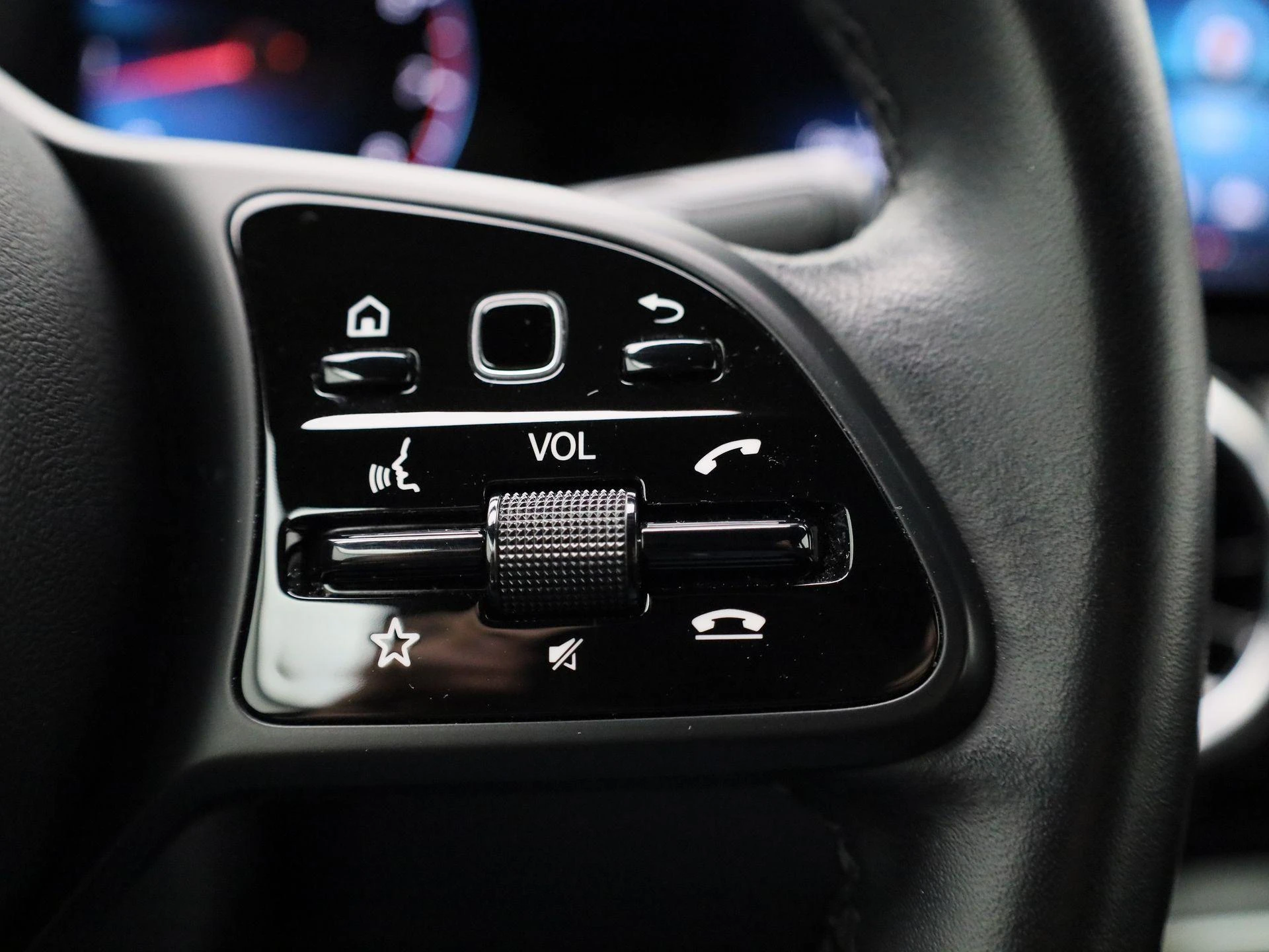 Mercedes-Benz-GLA-image-14