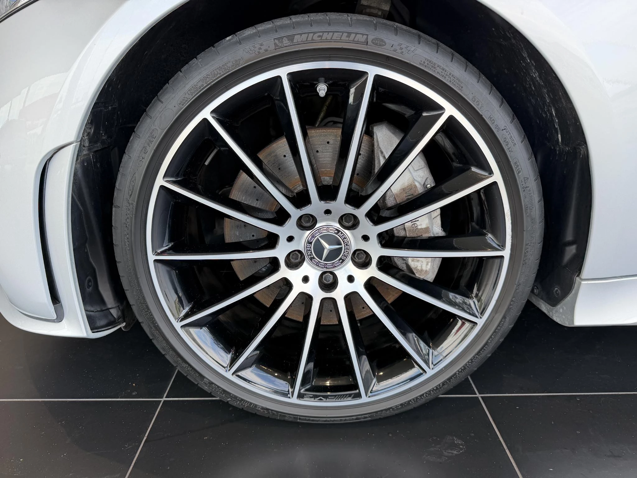 Mercedes-Benz-CLS-image-13