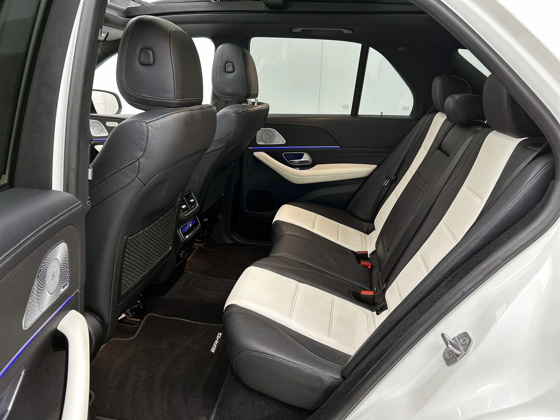 Mercedes-Benz-GLE-image-30