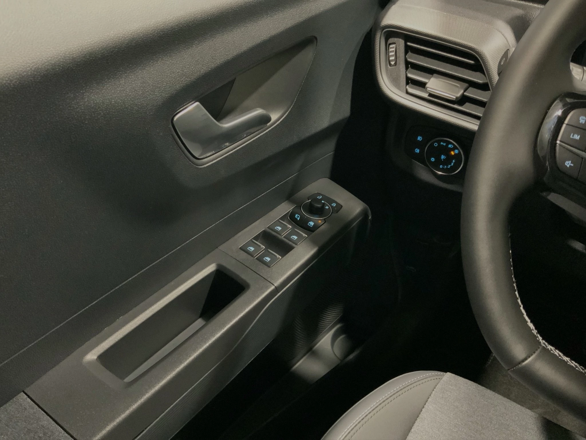 Ford-Tourneo Courier-image-7