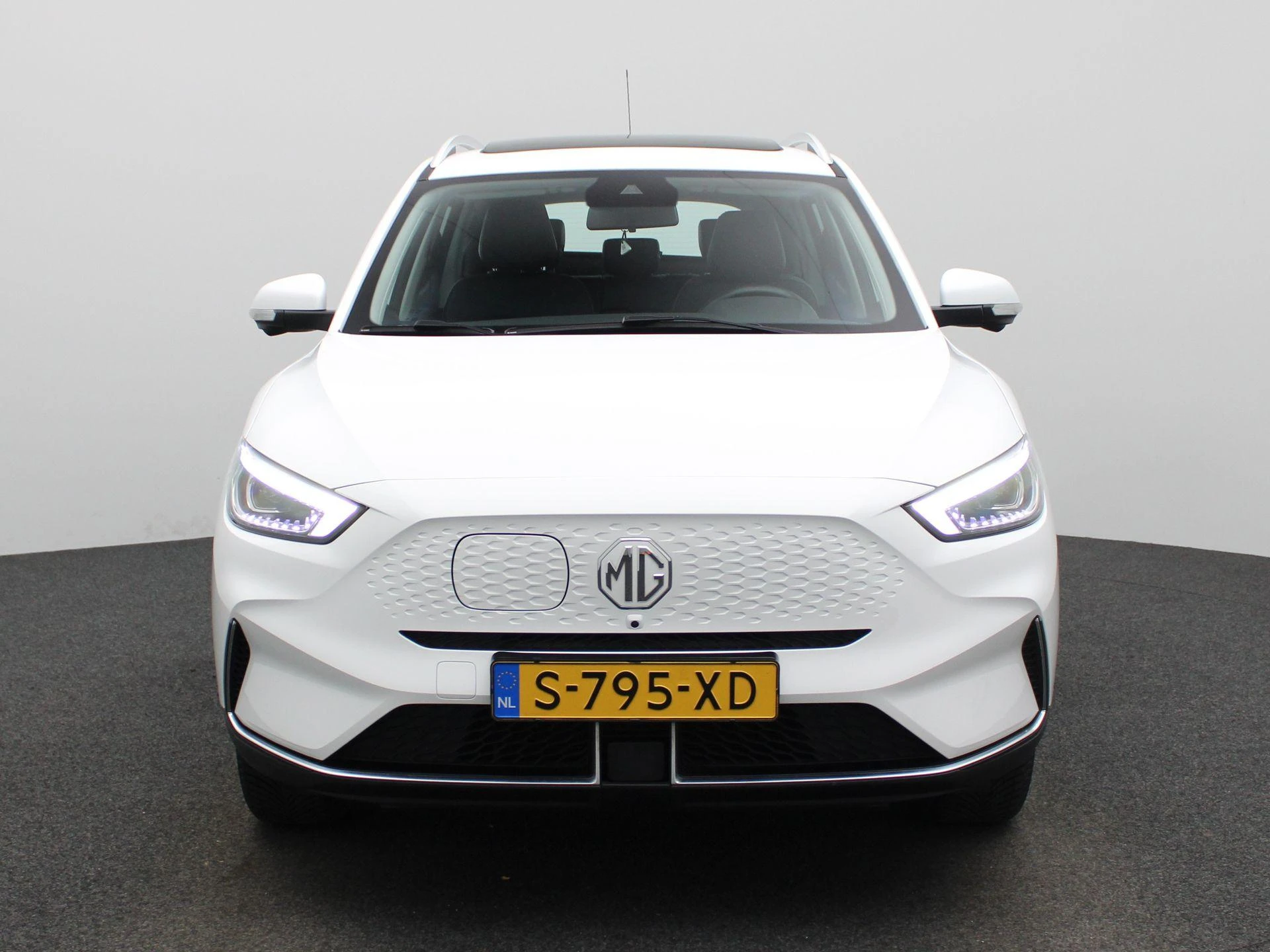 MG-ZS EV-image-3