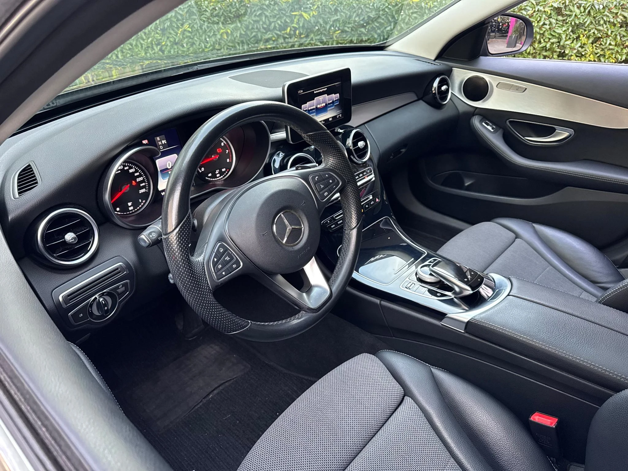 Mercedes-Benz-C-Klasse-image-4