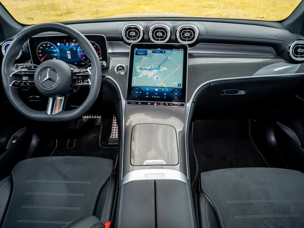 Mercedes-Benz-GLC 300 d-image-13