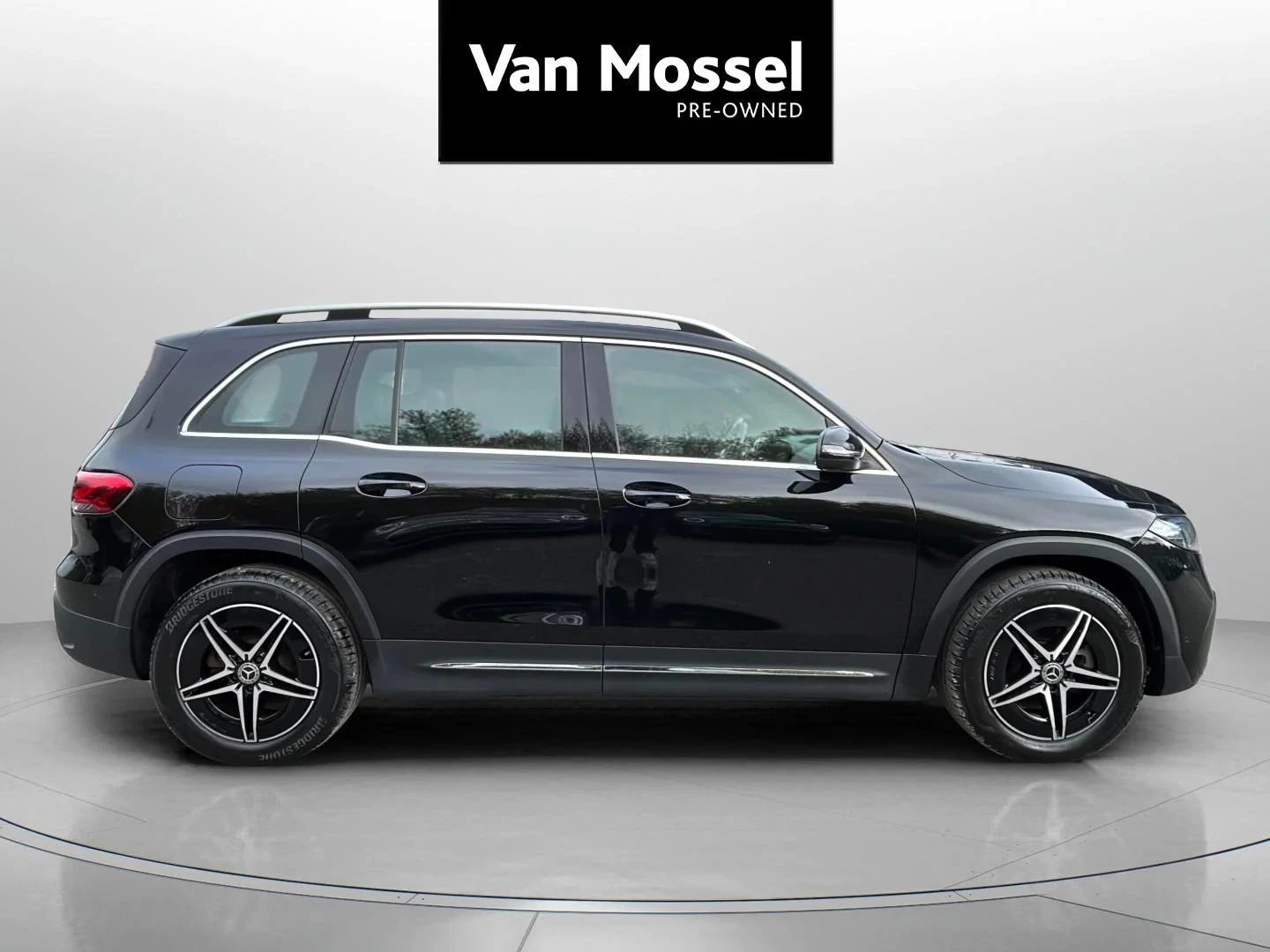 Mercedes-Benz-EQB-image-5