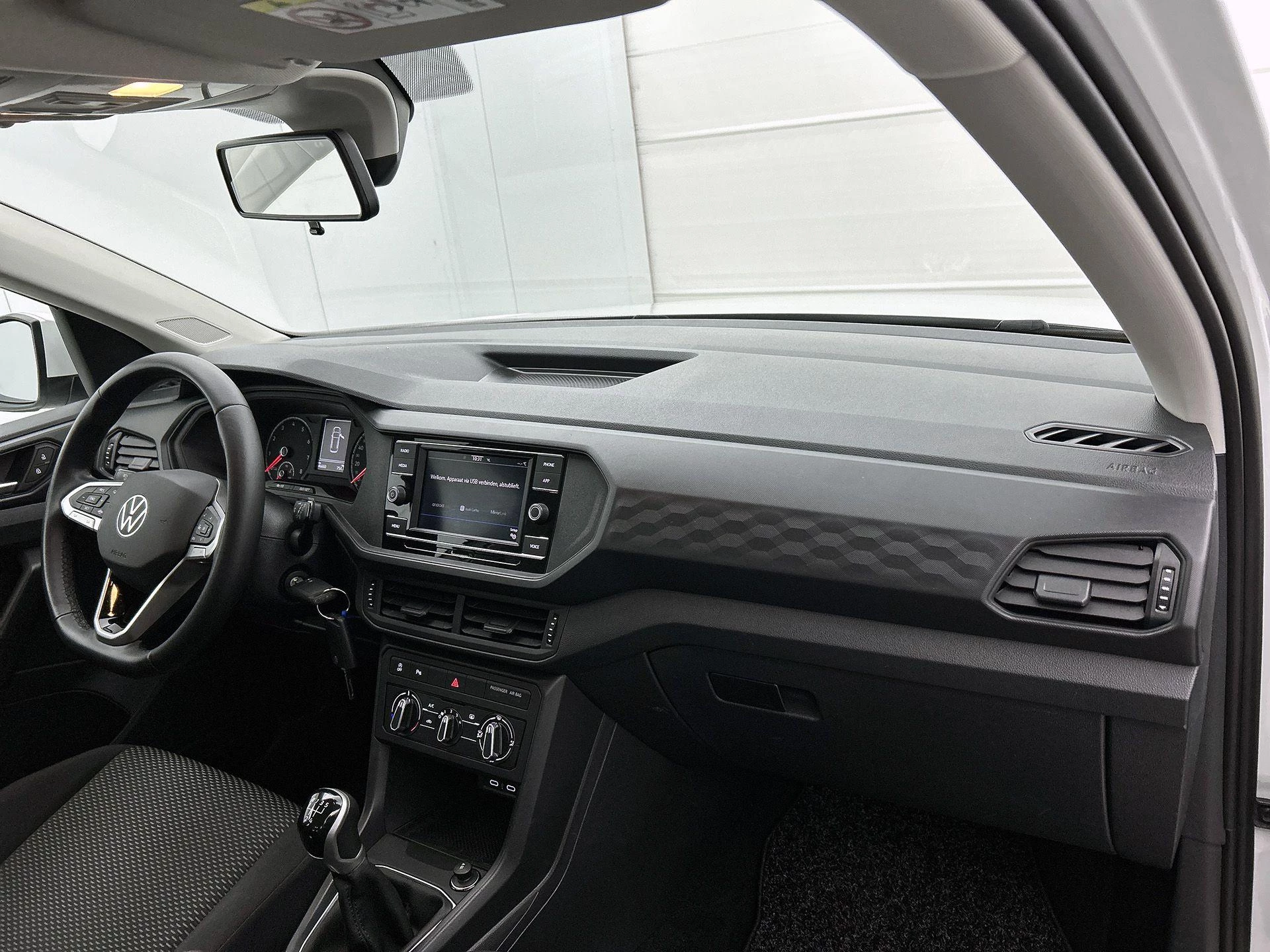 Volkswagen-T-Cross-image-18