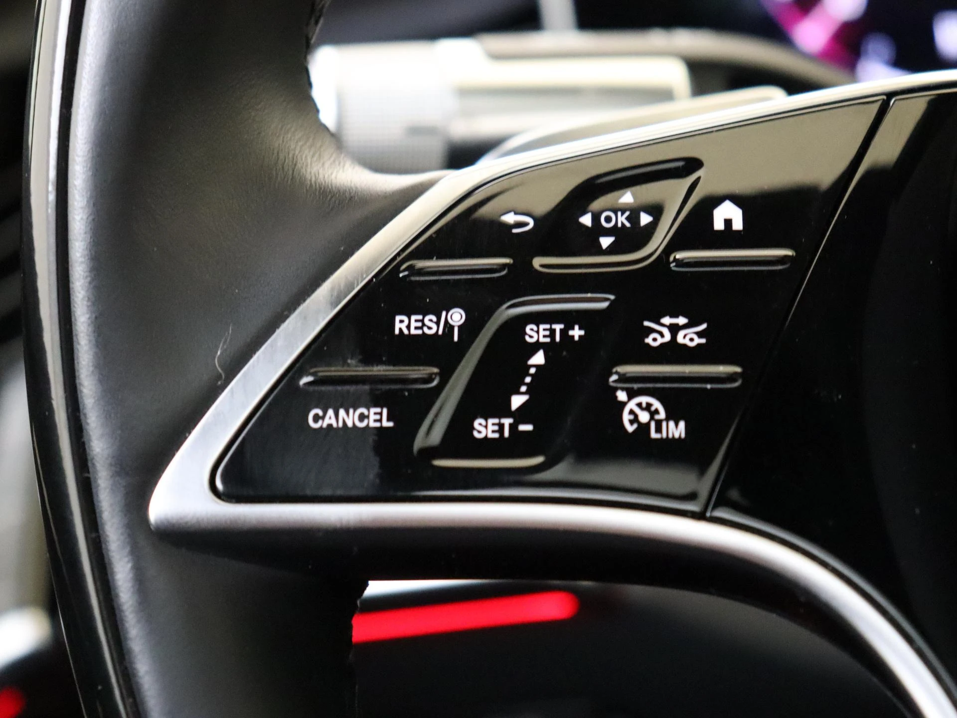 Mercedes-Benz-S-Klasse-image-12