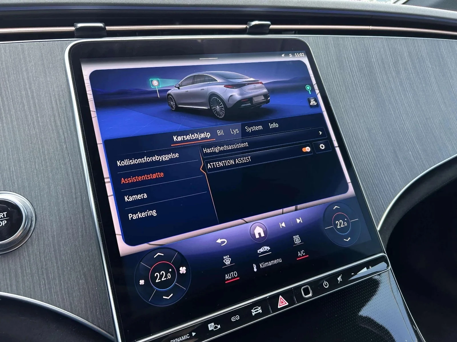 Mercedes-Benz-EQE-image-19