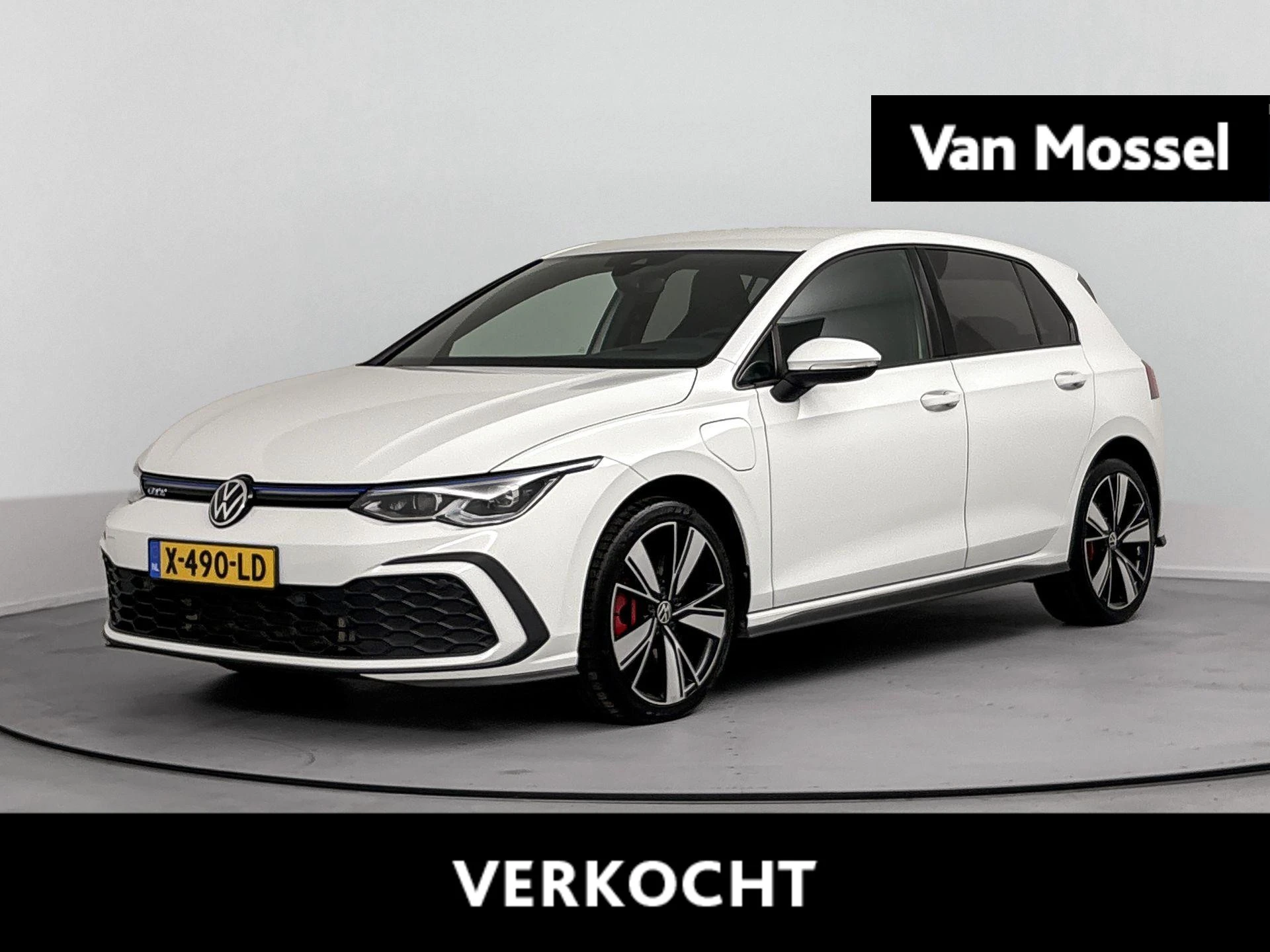 Volkswagen-Golf-image-0