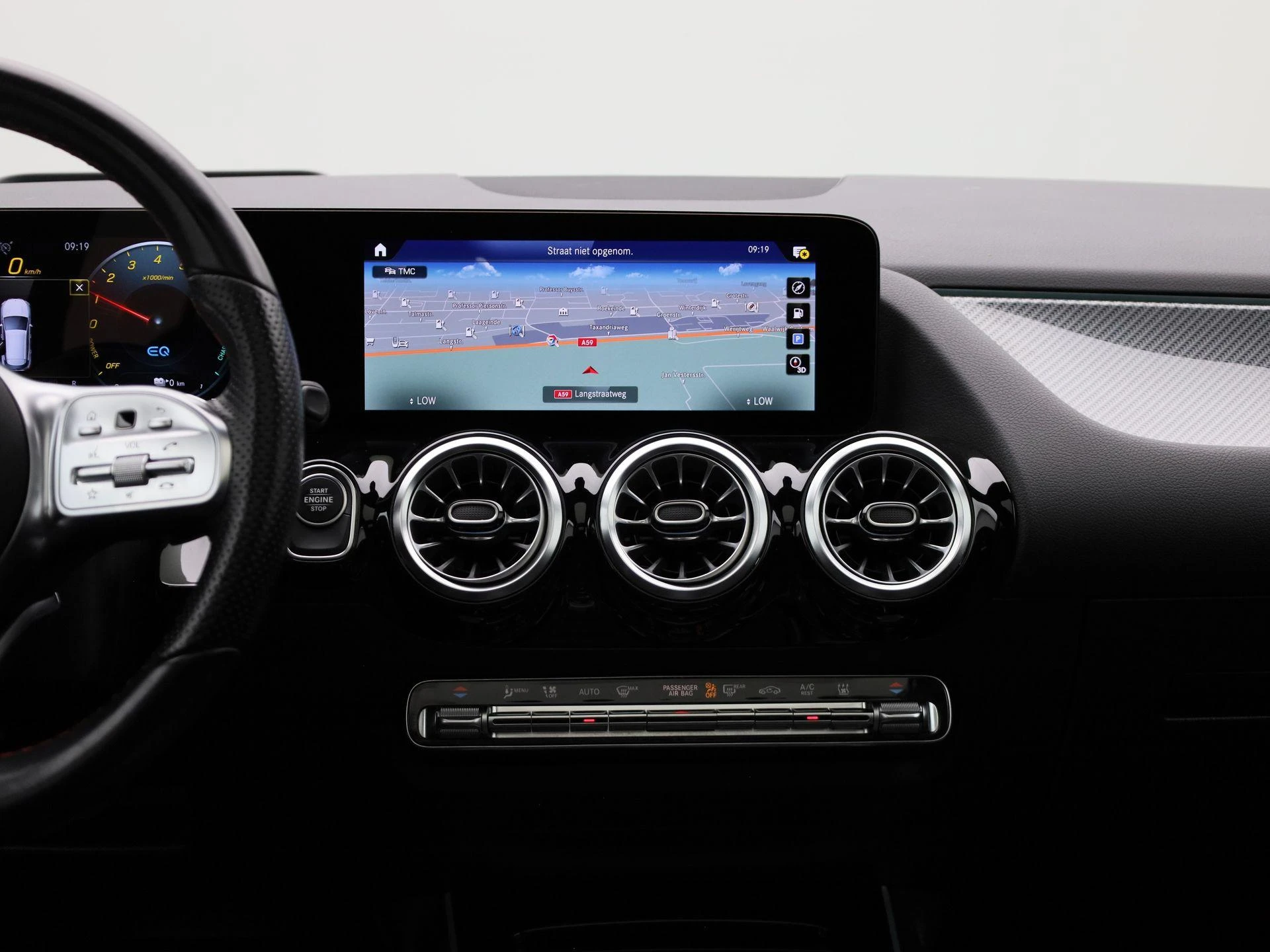 Mercedes-Benz-GLA-image-8