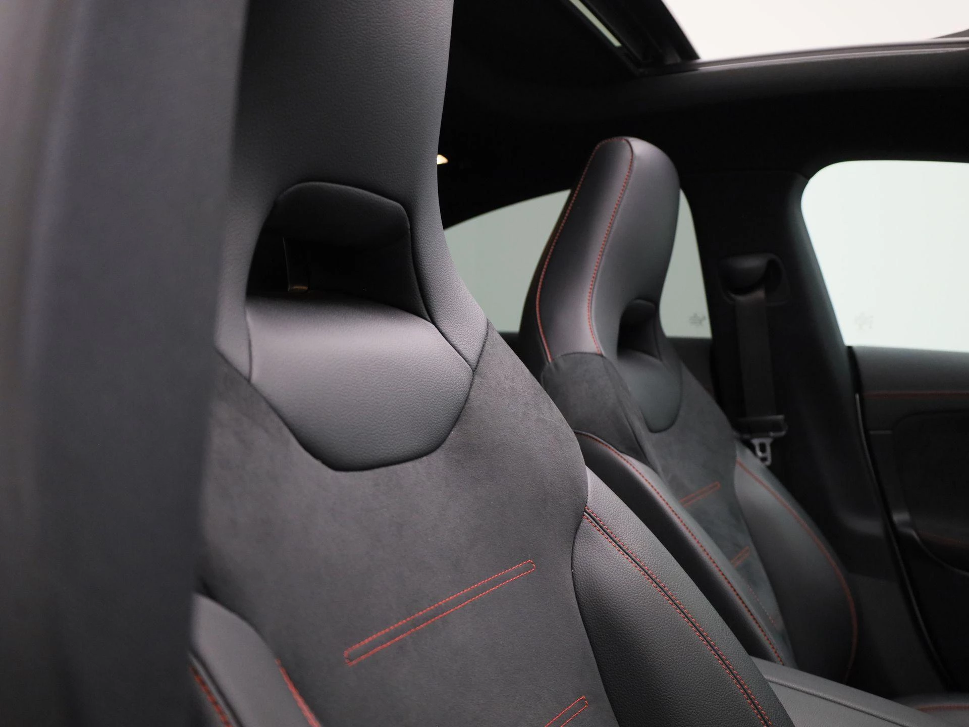 Mercedes-Benz-CLA-image-38