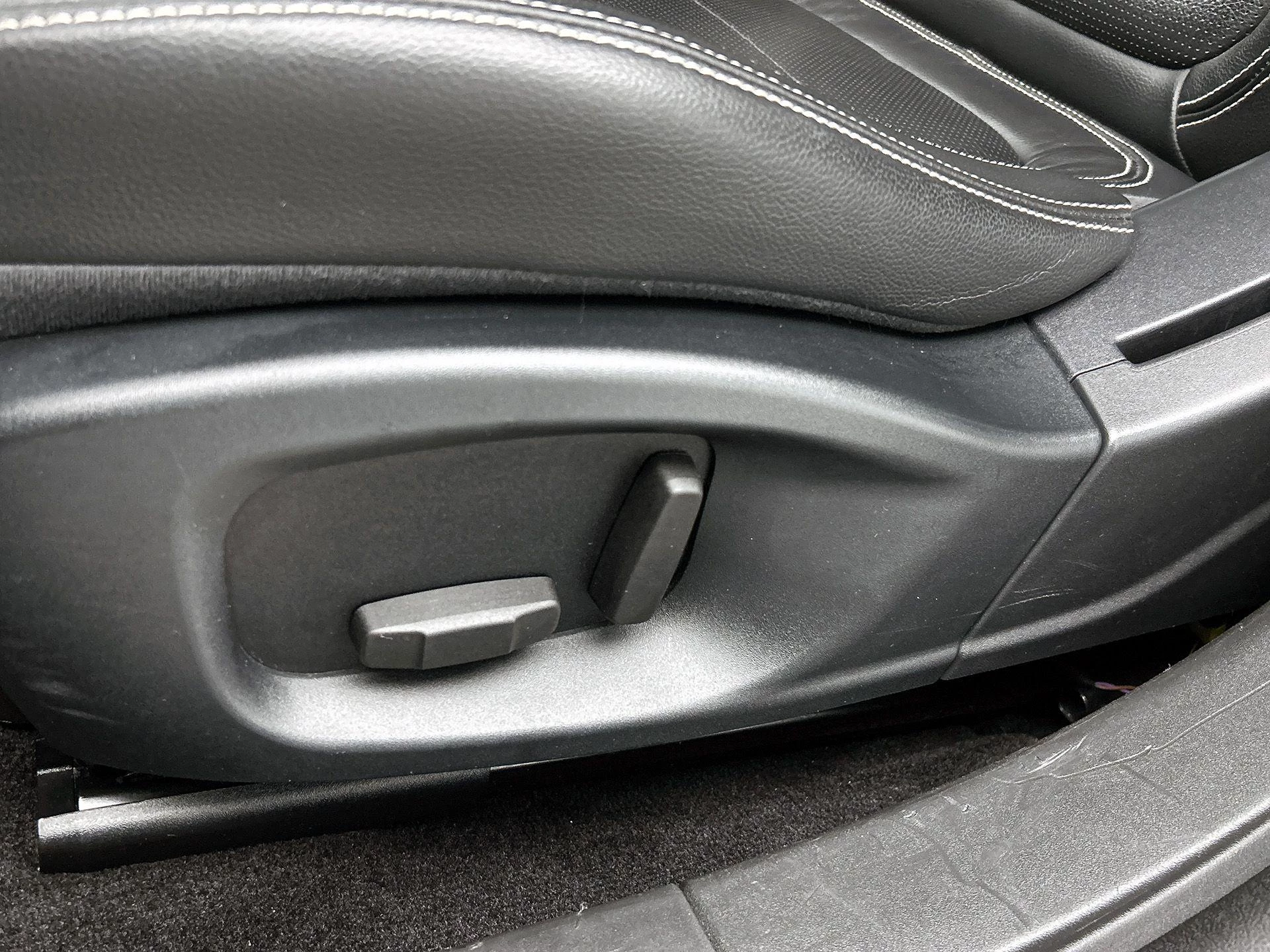 Jaguar-I-PACE-image-53