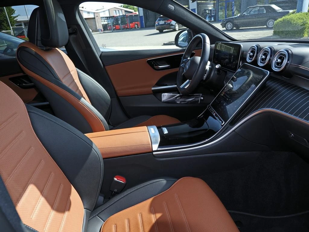 Mercedes-Benz-C-Klasse 300-image-11