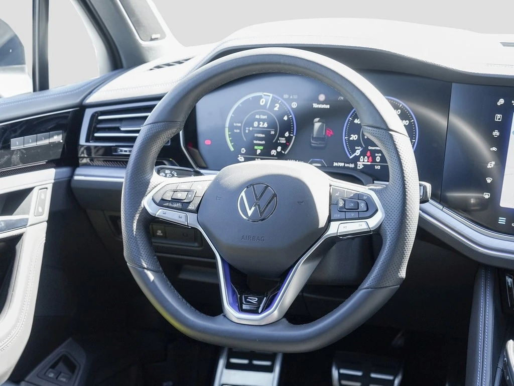 Volkswagen-Touareg-image-13